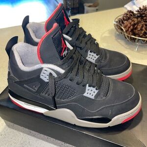 Air Jordan Retro 4
